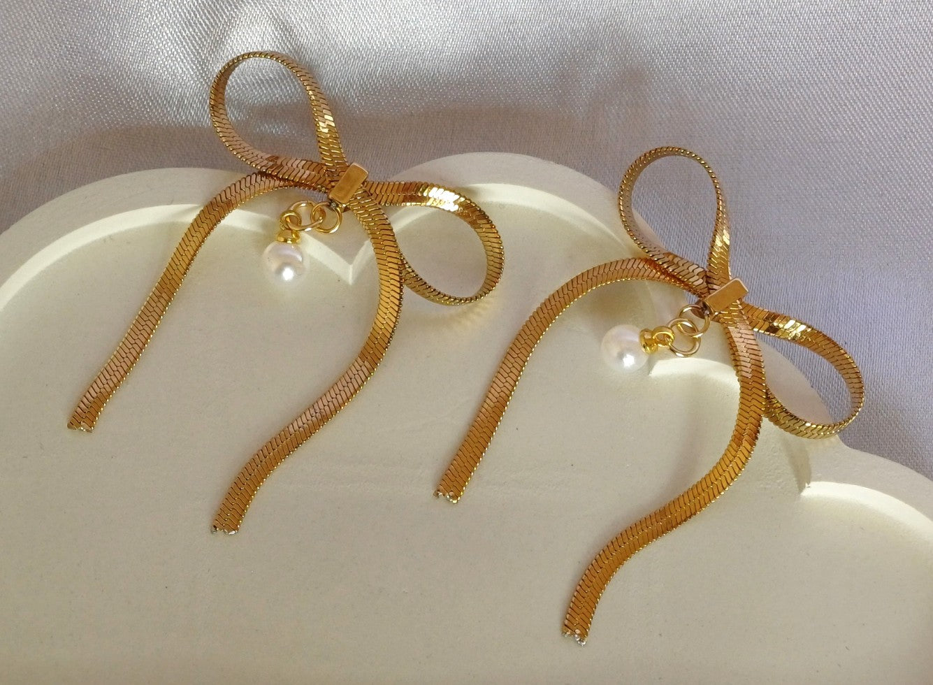 Golden Bow Pearl Dangler