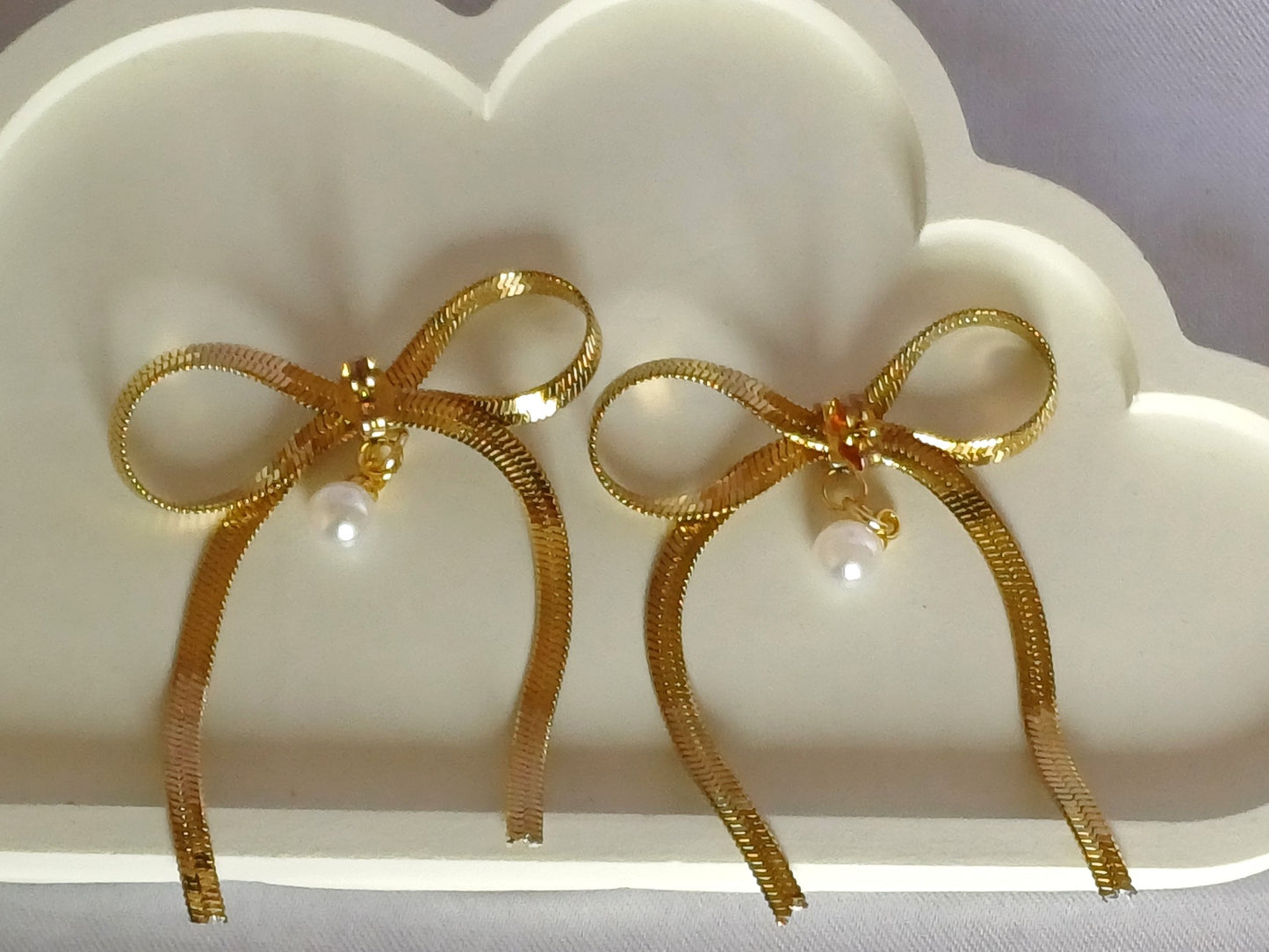 Golden Bow Pearl Dangler