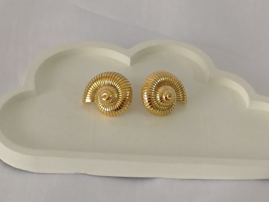 Golden Shell Stud Lucy