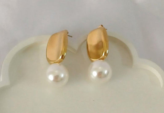 Golden Pearl Drop Caroline