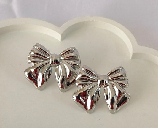 Silver Bow Pattern Stud