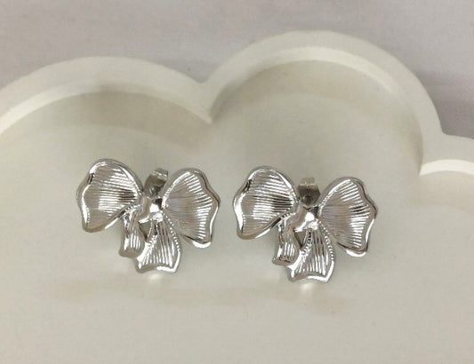 Silver Bow Stud Claire