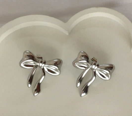 Silver Bow Stud Sarah