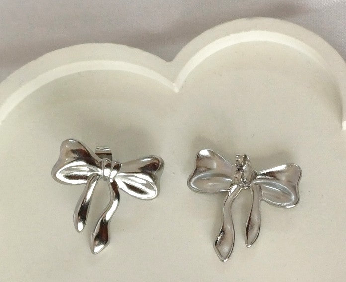 Silver Bow Stud Sarah